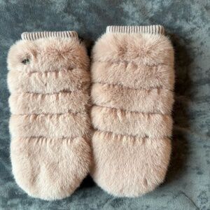 UGG Shearling Fur Mittens – Dusty Pink